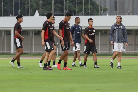 FOTO: Jelang Lawan Bahrain, Timnas Latihan di Stadion Madya Senayan