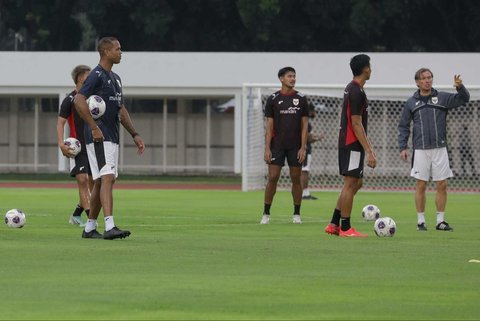 FOTO: Jelang Lawan Bahrain, Timnas Latihan di Stadion Madya Senayan