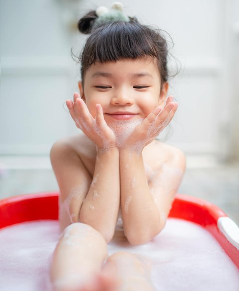 Ilustrasi Anak Mandi Sendiri