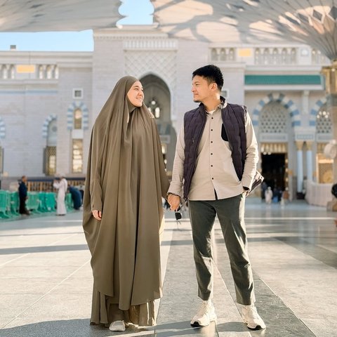Potret Dhini Aminarti dan Dimas Seto yang Makin Romantis ( IG @dimasseto_1 @dhiniaminarti)