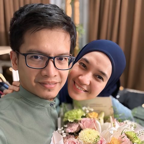 Potret Dhini Aminarti dan Dimas Seto yang Makin Romantis ( IG @dimasseto_1 @dhiniaminarti)