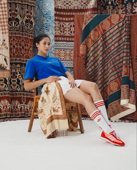 Feminim dan Elegan, Ini 4 Inspirasi Outfit Ala Aghniny Haque