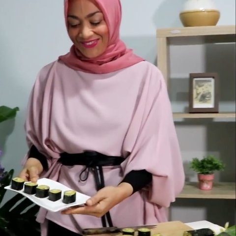 Sukses Turunkan Berat Badan 91 Kg, Simak 5 Resep Diet ala Dewi Hughes