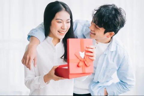 Ilustrasi kado (Image by Freepik)