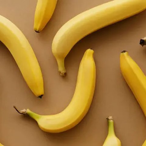 Ilustrasi pisang yang bagus untuk jadi bahan masker wajah alami bagi remaja. Credits: pexels.com by Vanessa Loring