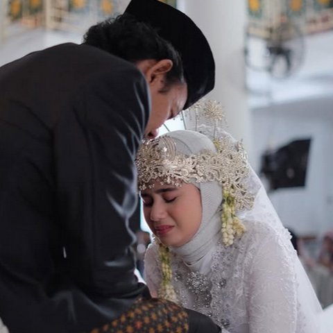 Cantiknya Tissa Biani di Hari 'Pernikahan', Anggun Berkebaya Putih dengan Riasan Natural