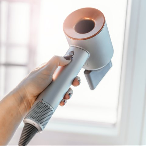 Rahasia di Balik Hair Dryer Mahal, Efektif atau Sekadar Tren untuk Mempercantik Rambutmu?
