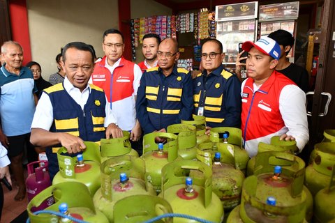 Menteri ESDM Bahlil Lahadalia Sambangi SPBU Soetomo Kota Surabaya dan Jargas PGN Rusun Grudo