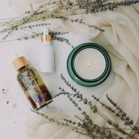 Minyak Bunga Rosemary untuk Menebalkan Alis