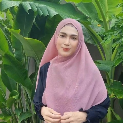 Makin Langsing dan Cantik, Intip Potret Terbaru Dewi Hughes