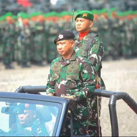 Panglima TNI Jenderal TNI Agus Subiyanto di Monumen Nasional (Monas), Jakarta. (Foto: Merdeka.com/Rahmat Baihaqi).