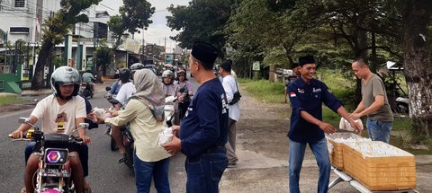 BRILinkers Kaliwungu bersama BRI Unit Kaliwungu Berbagi Takjil