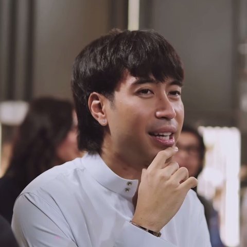 7 Potret Vidi Aldiano dan Keluarga Khotmil Quran Bersama Anak Pesantren, Penampilan Sheila Dara Tak Berhijab Jadi Sorotan