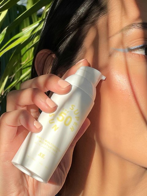 Ilustrasi penggunaan sunscreen (Sumber foto: pexels.com/Sunny Skin)