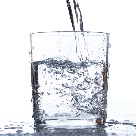 Ilustrasi air putih (copyright Freepik)