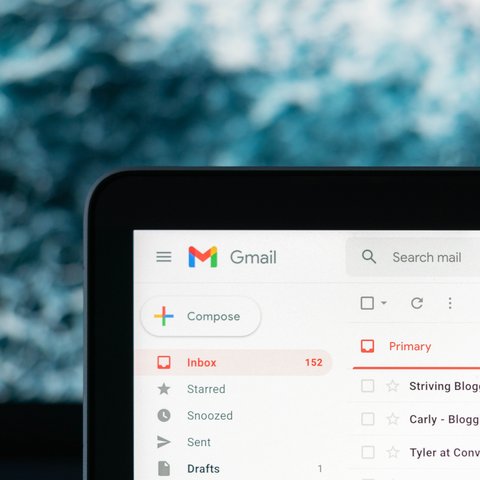 <p>Ilustrasi Email. (Photo by Justin Morgan on Unsplash)</p>