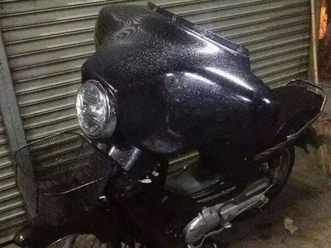 Menerapkan Gaya Harley-Davidson secara paksa.