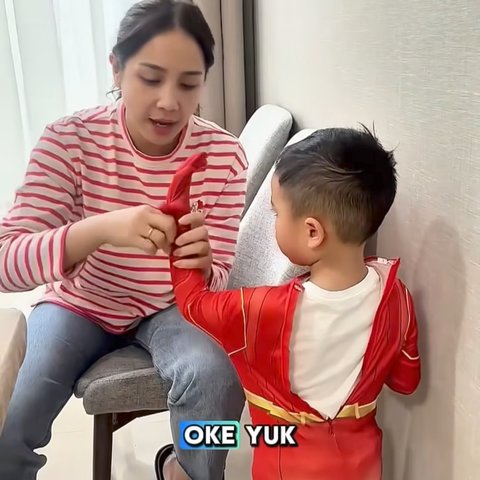 Tingkah Lucu Rayyanza Pakai Kostum The Flash saat Periksa ke Dokter, Diminta Tak Teriak-teriak & Libur Puasa