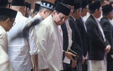 FOTO: Momen Prabowo-Gibran Laksanakan Salat Idulfitri 1446 Hijriah di Masjid Istiqlal