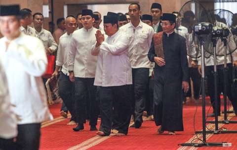 FOTO: Momen Prabowo-Gibran Laksanakan Salat Idulfitri 1446 Hijriah di Masjid Istiqlal