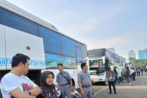 Masyarakat Transportasi Indonesia (MTI) meminta Pemprov DKI Jakarta menambah bus gratis untuk mudik Lebaran guna mengurangi pemudik yang menggunakan sepeda motor.