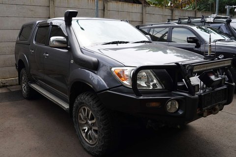 Toyota Hilux yang disita KPK dari rumah Ketum Pemuda Pancasila Japto Soerjosoemarno tampak terparkir di Rumah Penyimpanan Benda Sitaan Negara (Rupbasan) KPK, Jakarta, pada Selasa (4/3/2025).