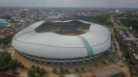 FOTO: Stadion Patriot Candrabhaga Dikepung Banjir Jelang Duel Persija vs PSS Sleman, Begini Kondisinya!