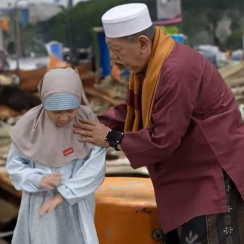 Tangkapan Layar Adegan di Sinetron Religi Lorong Waktu 2025 (Credit: YouTube SCTV).