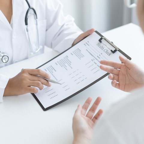 Ilustrasi konsultasi ke dokter/Canva.com.