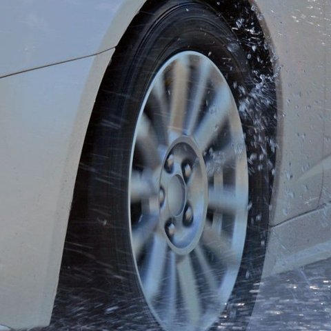 Memilih Ban Mobil untuk Berlibur di Saat Musim Hujan