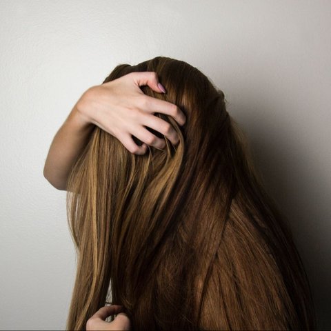 Rambut dengan porositas rendah cenderung memiliki lapisan kutikula yang rapat sehingga sulit untuk menutrisi rambut