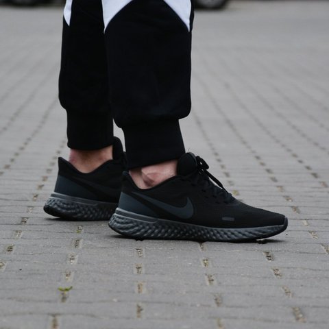 Nike Revolution 5