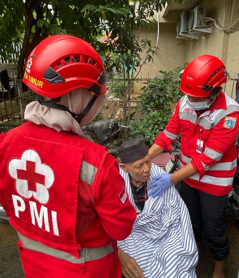 PMI evakuasi korban banjir