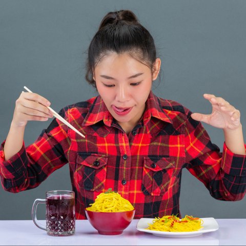 &amp;lt;p&amp;gt;Ilustrasi kenyang, menyantap makanan, makan, spageti. (Image by jcomp on Freepik)&amp;lt;/p&amp;gt;