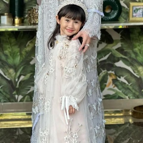 Inspirasi Gaya Baju Lebaran Anak Perempuan, Dari Princess Ala Khalisa Hingga Elegan ala Baby Xarena