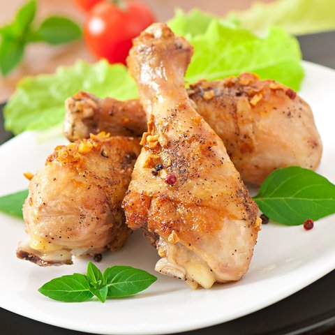 Ilustrasi daging paha ayam./Copyright shutterstock.com/g/timolina