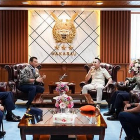 Potret Raffi Ahmad Kunjungi Mabes TNI AU, Dipuji Tak Kenal Lelah Demi Generasi Muda Maju dan Berkembang