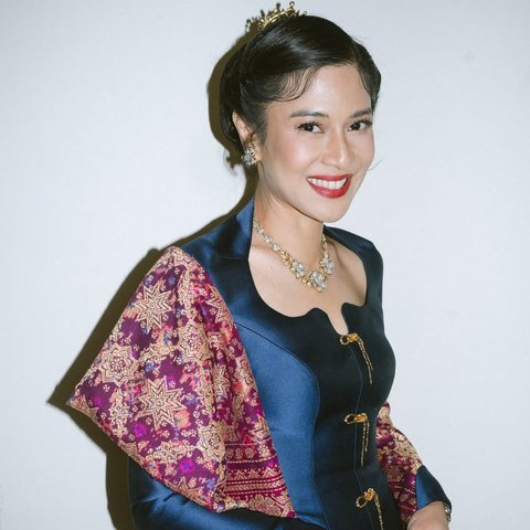 Potret Cantik Dian Sastro Kenakan Kebaya (credit: instagram/therealdisastr)