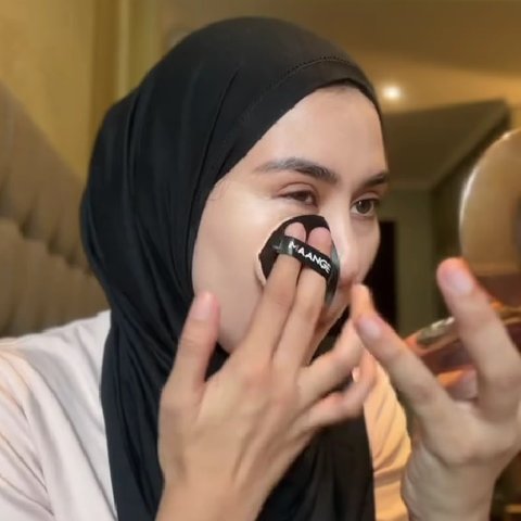 Tutorial Makeup Flawless dan Cantik ala Syahnaz Sadiqah (credit: TikTok/syahnazsadiqah)