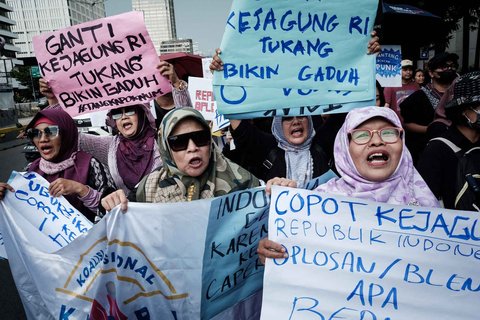 FOTO:  Peringati Hari Perempuan Sedunia, Aktivis Perempuan Menyerukan Penegakan Demokrasi dan Supremasi Hukum
