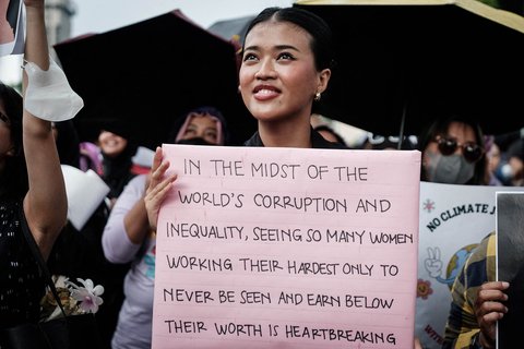 FOTO:  Peringati Hari Perempuan Sedunia, Aktivis Perempuan Menyerukan Penegakan Demokrasi dan Supremasi Hukum