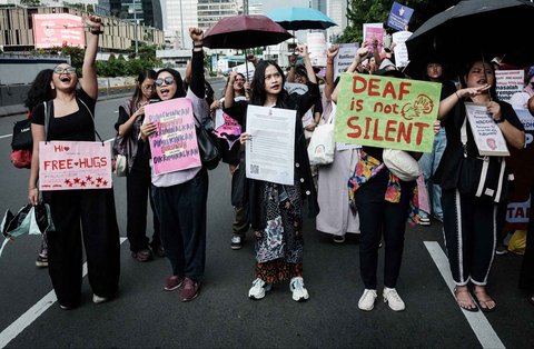 FOTO:  Peringati Hari Perempuan Sedunia, Aktivis Perempuan Menyerukan Penegakan Demokrasi dan Supremasi Hukum