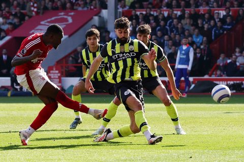 Pemain Nottingham Forest Callum Hudson-Odoi saat mencetak gol di City Ground, Inggris, Sabtu (8/3/2025) malam WIB.