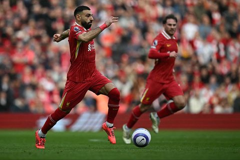 Penyerang Liverpool asal Mesir Mohamed Salah saat pertandingan sepak bola Liga Primer Inggris antara Liverpool dan Southampton di Anfield di Liverpool, Inggris, (08/03/2025).