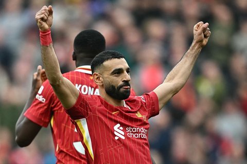 Penyerang Liverpool asal Mesir Mohamed Salah saat pertandingan sepak bola Liga Primer Inggris antara Liverpool dan Southampton di Anfield di Liverpool, Inggris, (08/03/2025).