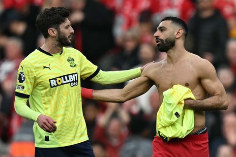 Penyerang Liverpool asal Mesir Mohamed Salah saat pertandingan sepak bola Liga Primer Inggris antara Liverpool dan Southampton di Anfield di Liverpool, Inggris, (08/03/2025).