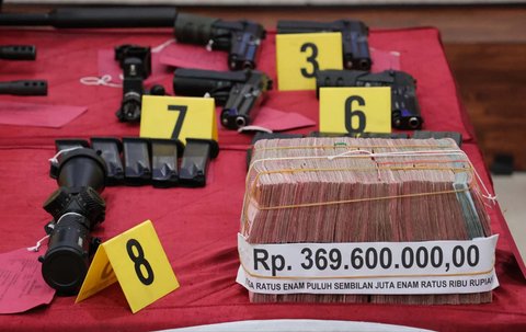 senjata api  berikut amunisi yang akan diselundupkan kepada KKB