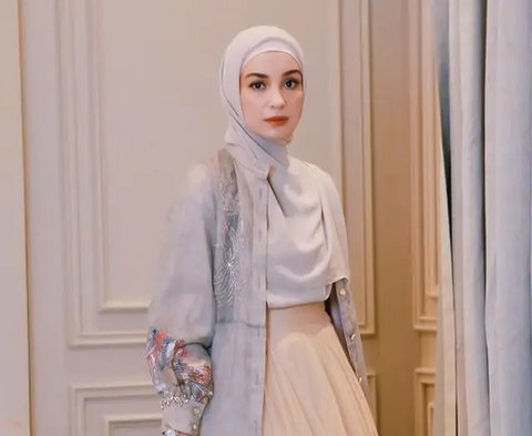 OOTD Artis Berhijab saat Hadir di Resepsi Pernikahan Febby Rastanty dan Ajat. [@shireensungkar]