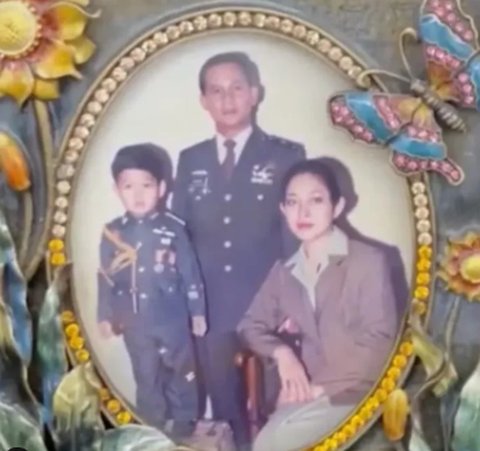 Foto Lawas Titiek Soeharto Pakai Seragam Persit, Anggun dan Mempesona