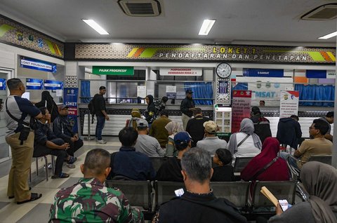  Antusiasme Warga Serbu Pemutihan Pajak Kendaraan Bermotor di Samsat Cinere